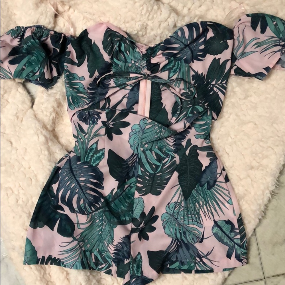 Tropical print shorts jumper with cutout